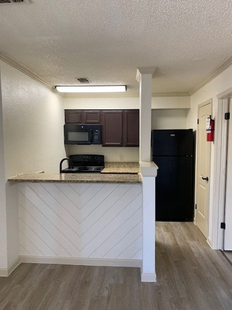 Live Oak Apartment: 13101 East Loop 1604 N