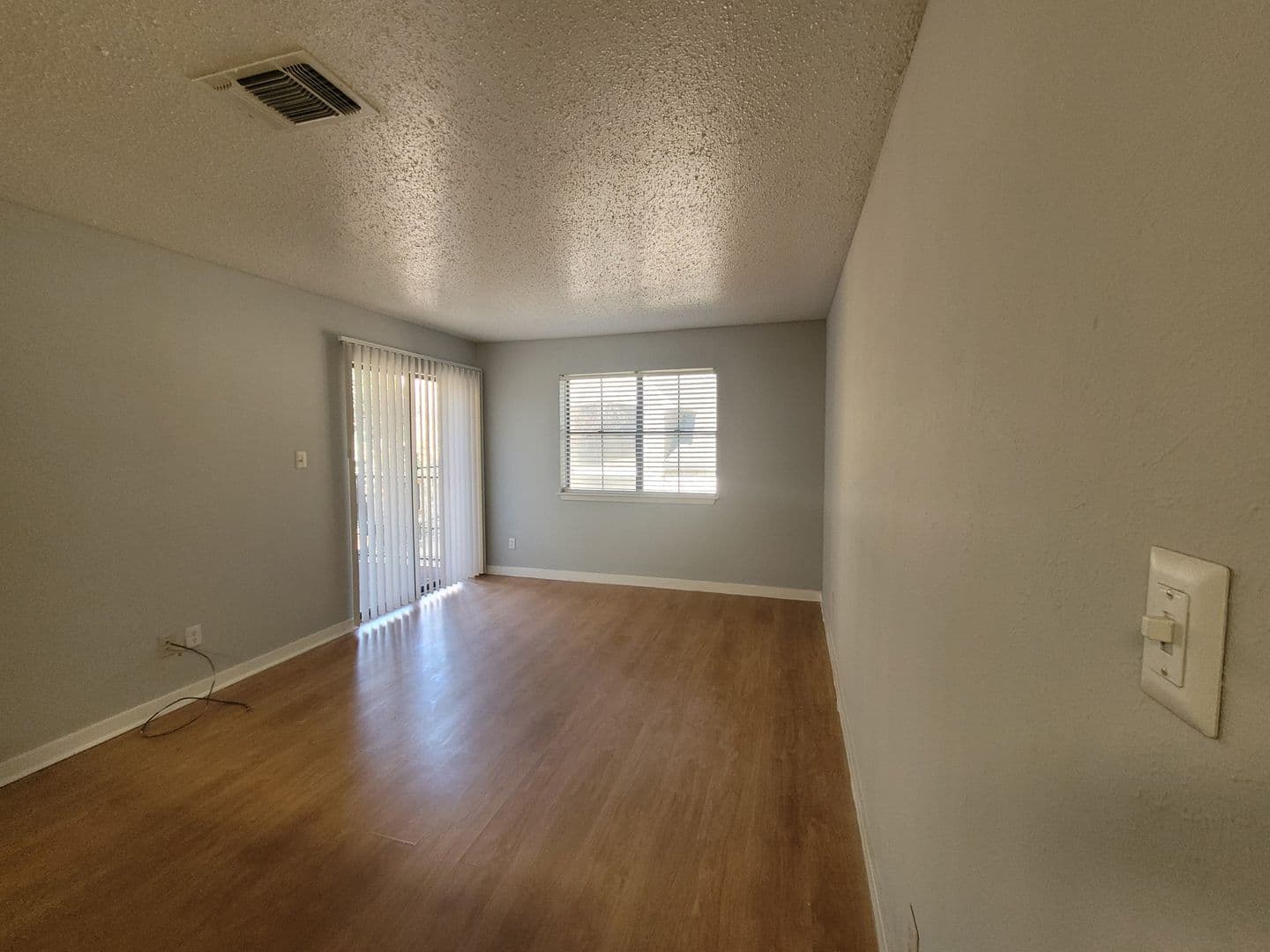 Live Oak Apartment: 13101 East Loop 1604 N