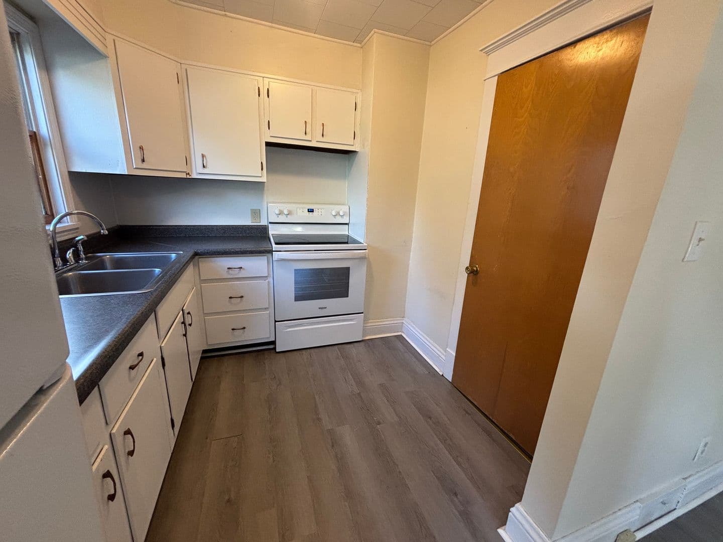 Grove City House: 114 W Washington Blvd.