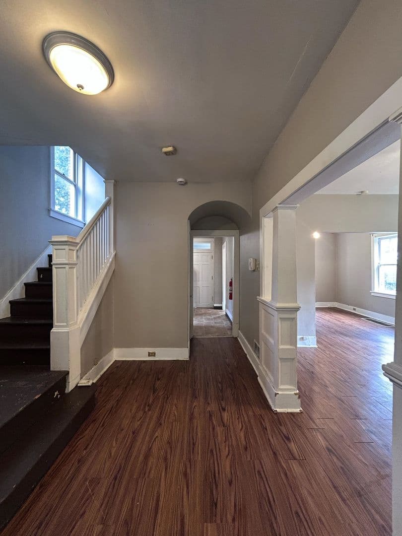 Pittsburgh House: 100 W. Burgess Street