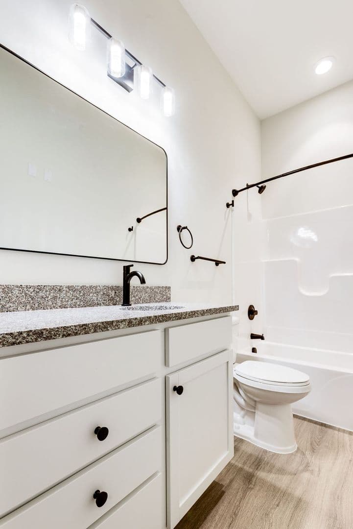 Coraopolis Apartment: 200 Grant Dr.