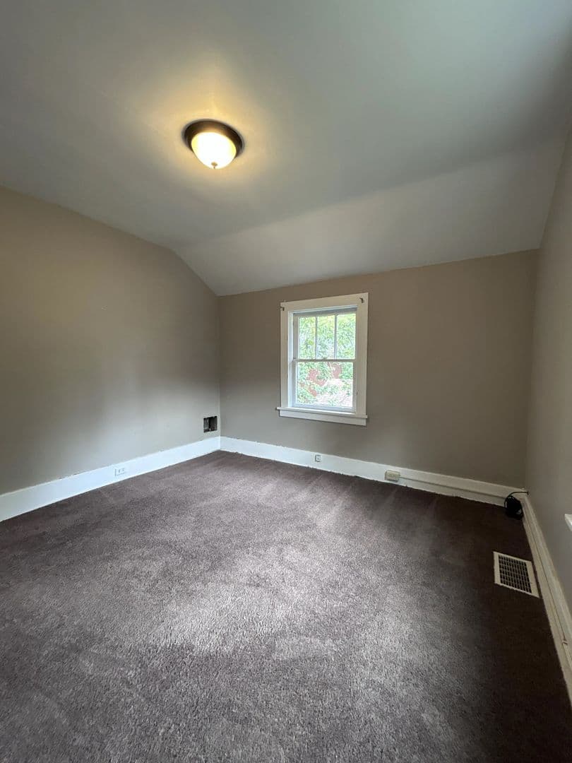Pittsburgh House: 100 W. Burgess Street
