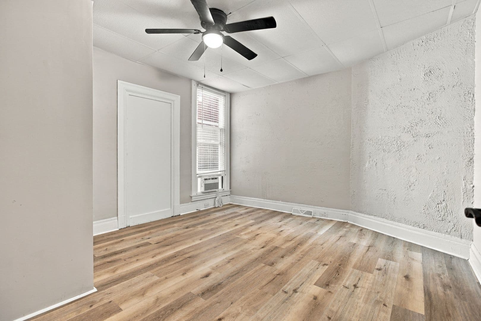 Pittsburgh Apartment: 4807-4811 Yew Street