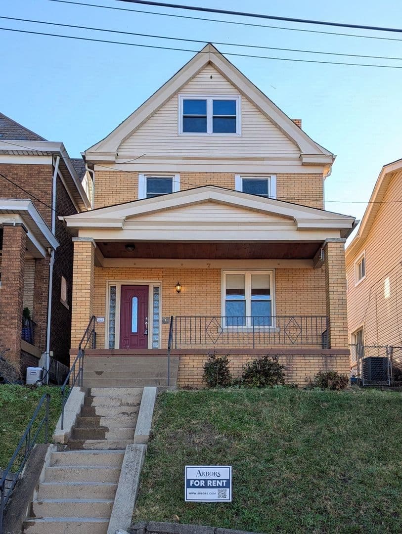 Pittsburgh House: 303 Labelle St