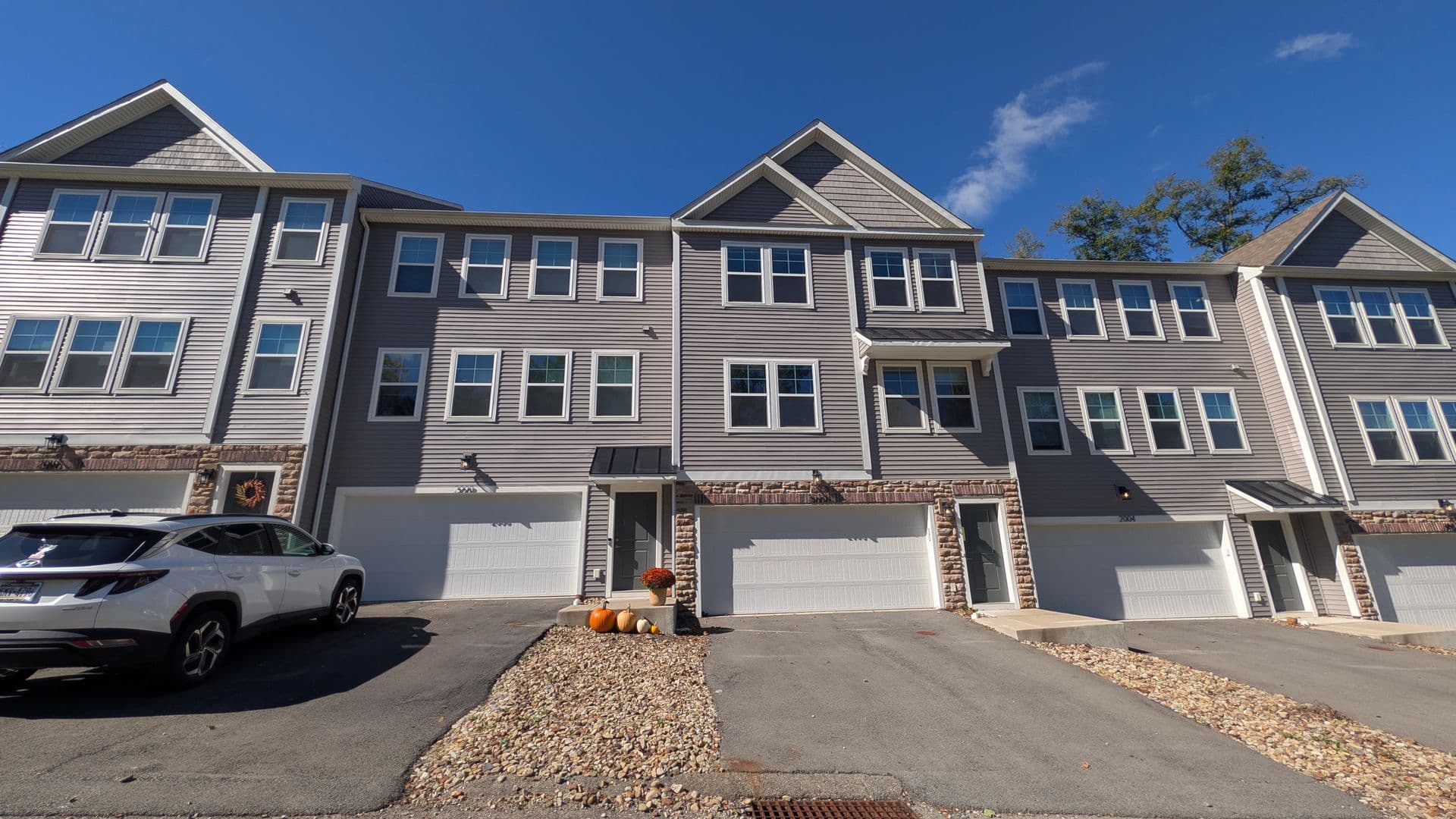 Delmont Townhome: 2006 Stefano Drive
