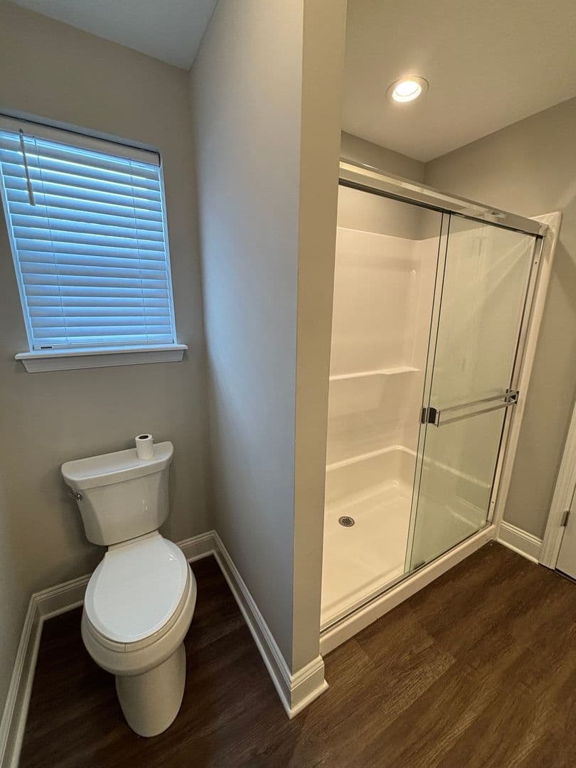 Washington Townhome: 72 Hawthorne Drive