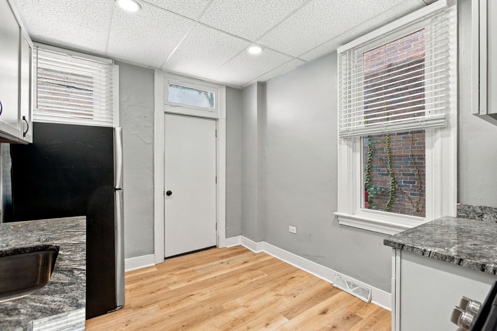 Pittsburgh Apartment: 4807-4811 Yew Street
