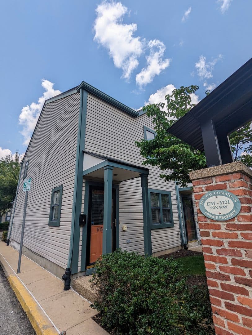 Pittsburgh Townhome: 1715 Fox Way