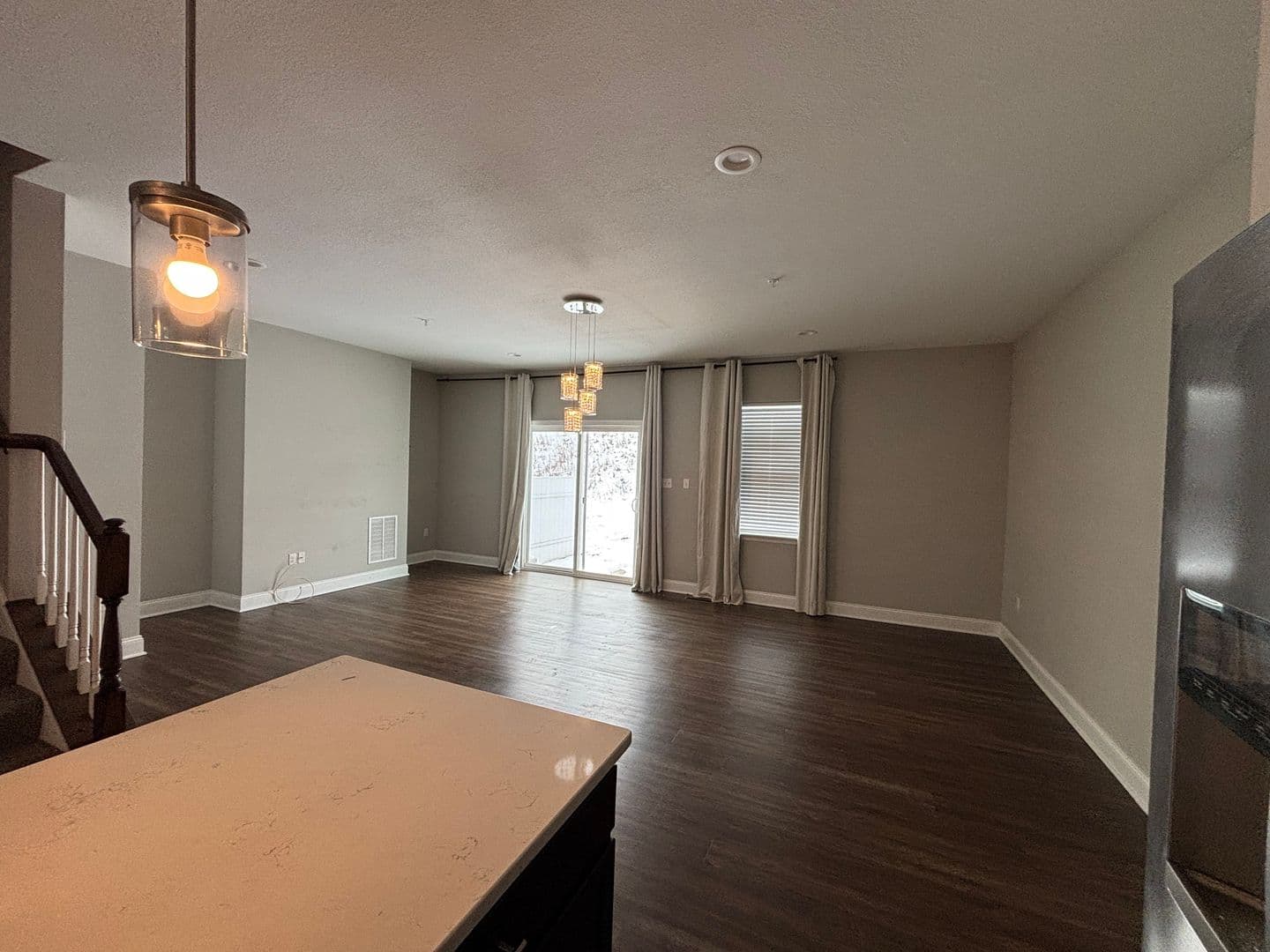 Washington Townhome: 72 Hawthorne Drive