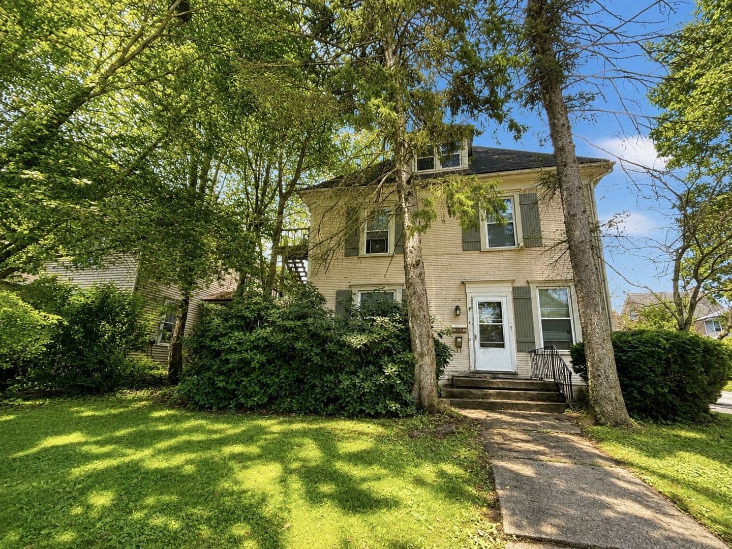 Grove City Apartment: 334 College Avenue