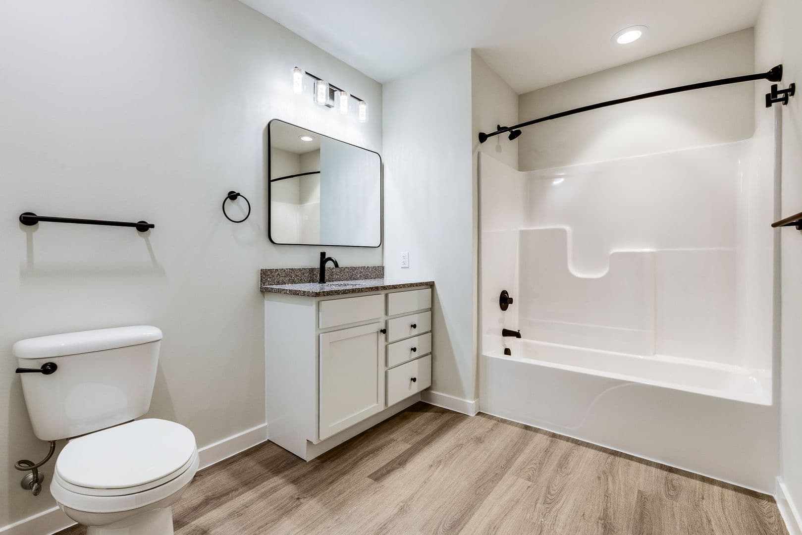Coraopolis Apartment: 200 Grant Dr.