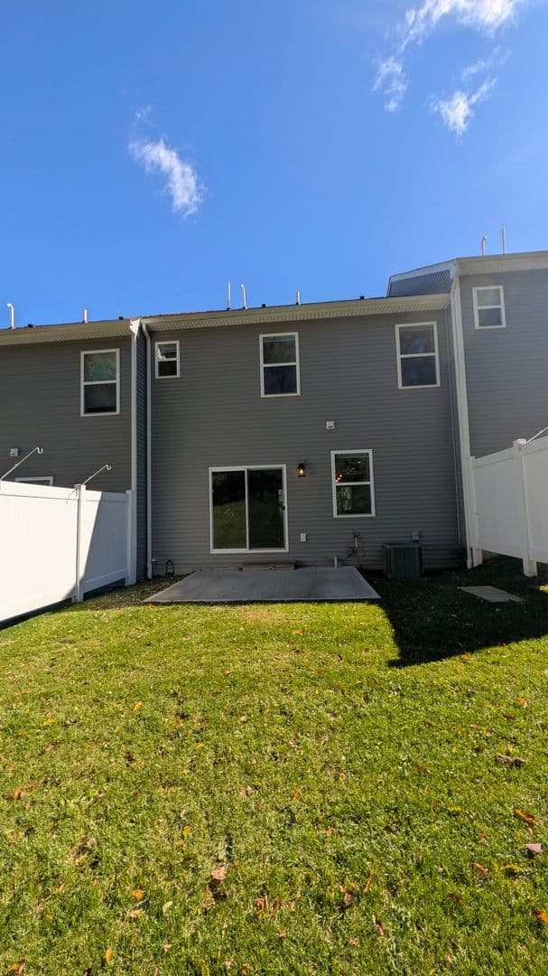 Delmont Townhome: 2006 Stefano Drive