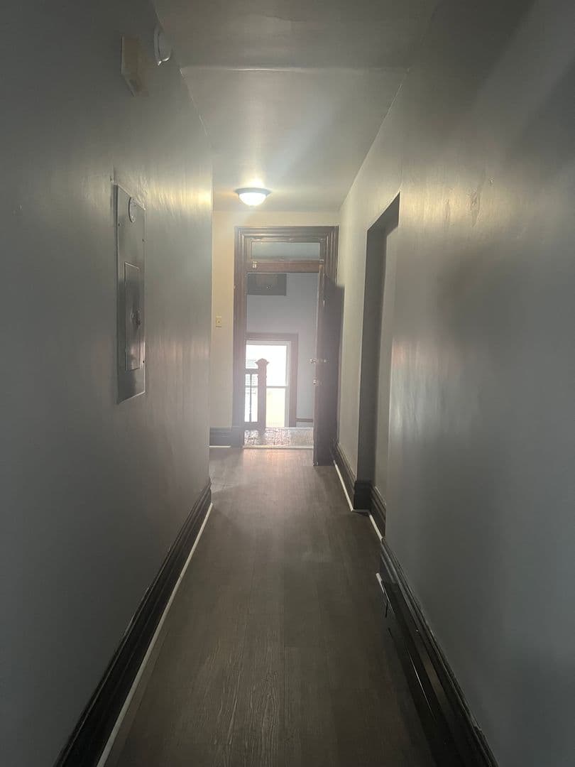 Pittsburgh Apartment: 1203 Reddour Street