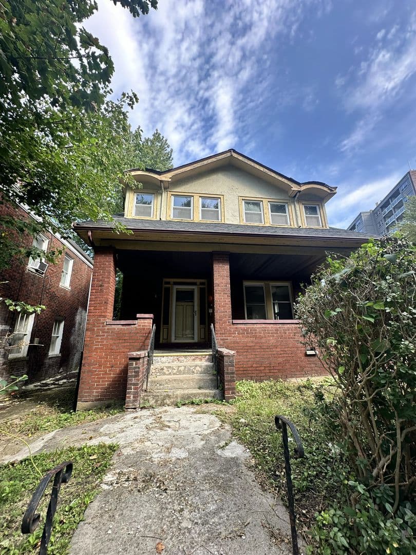 Pittsburgh House: 100 W. Burgess Street