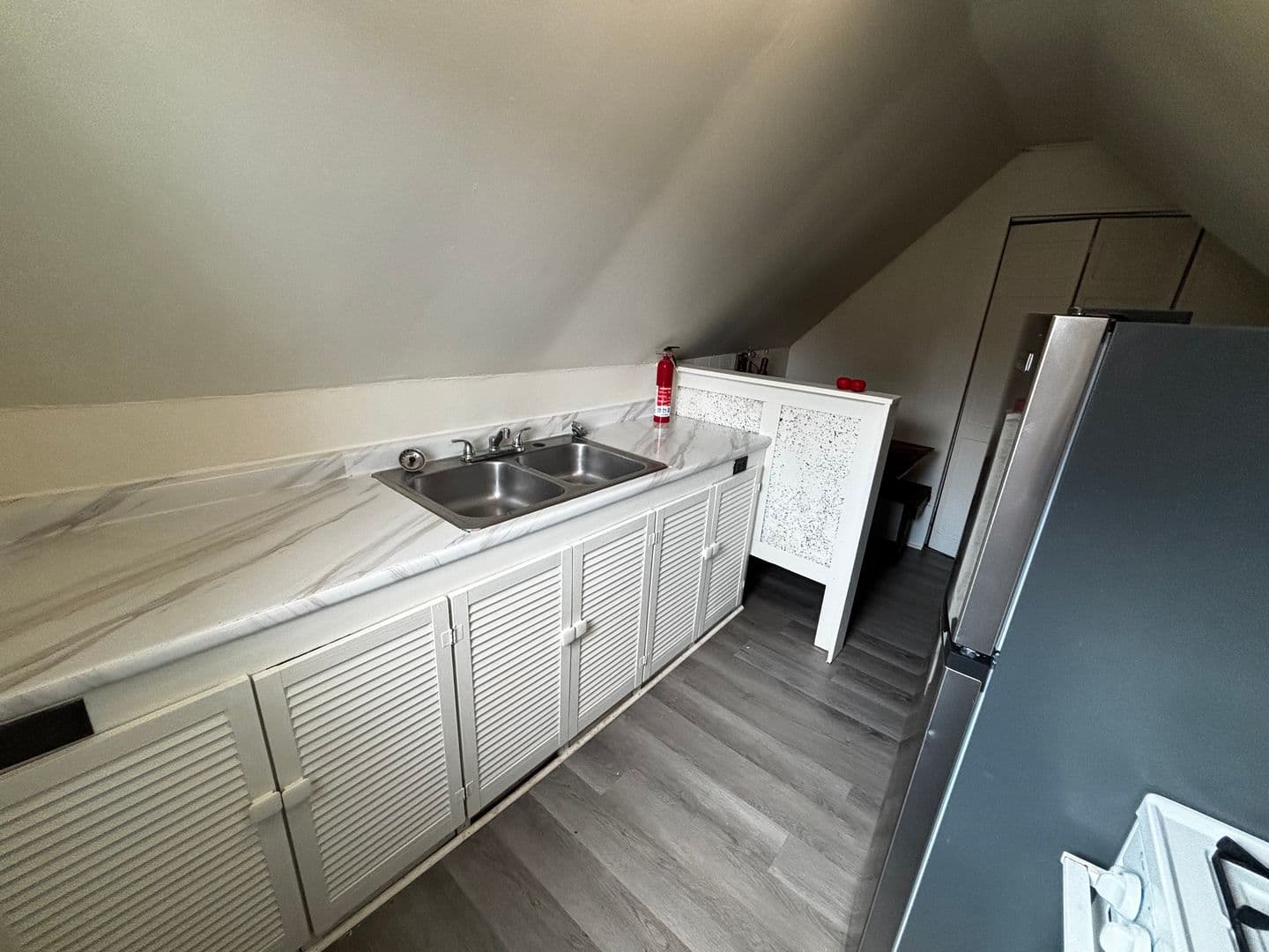 Grove City Apartment: 334 College Avenue