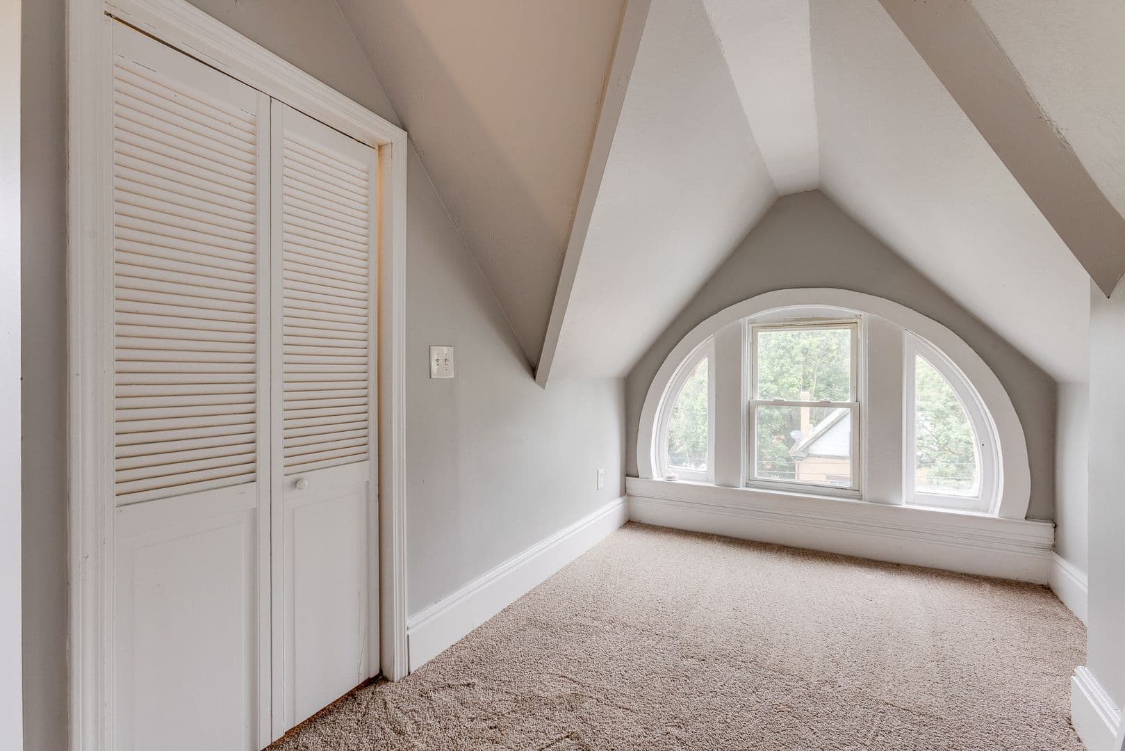 Pittsburgh House: 213 W. Burgess Street