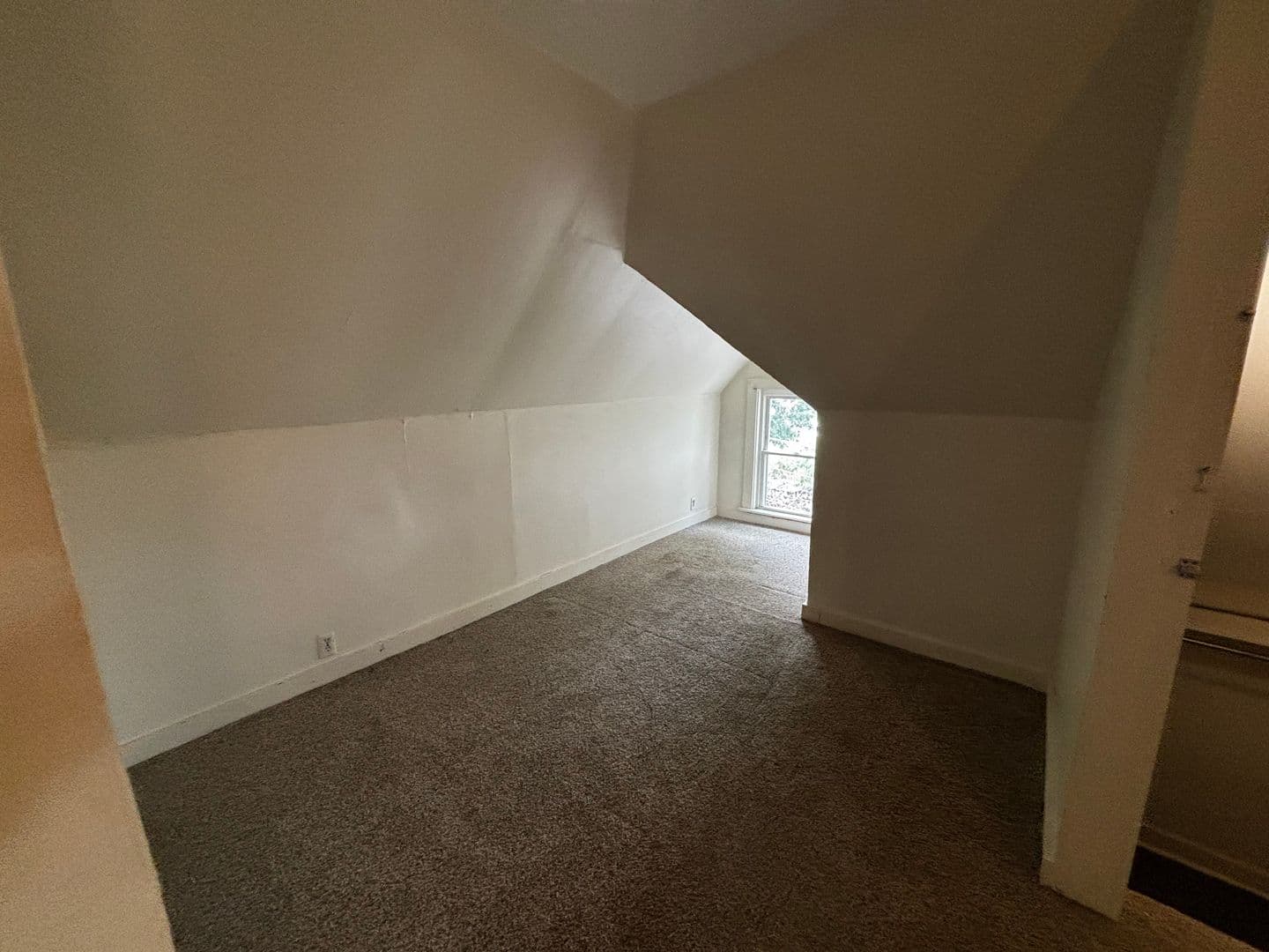Grove City Apartment: 334 College Avenue