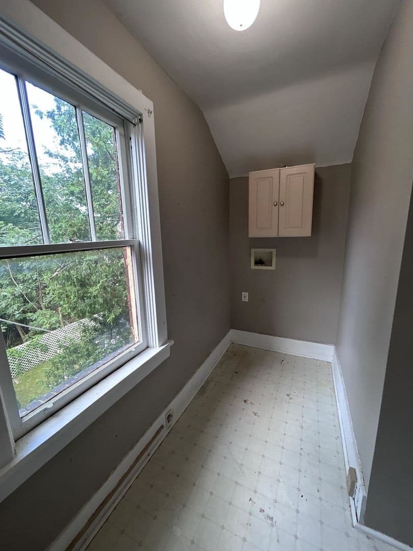 Pittsburgh House: 100 W. Burgess Street