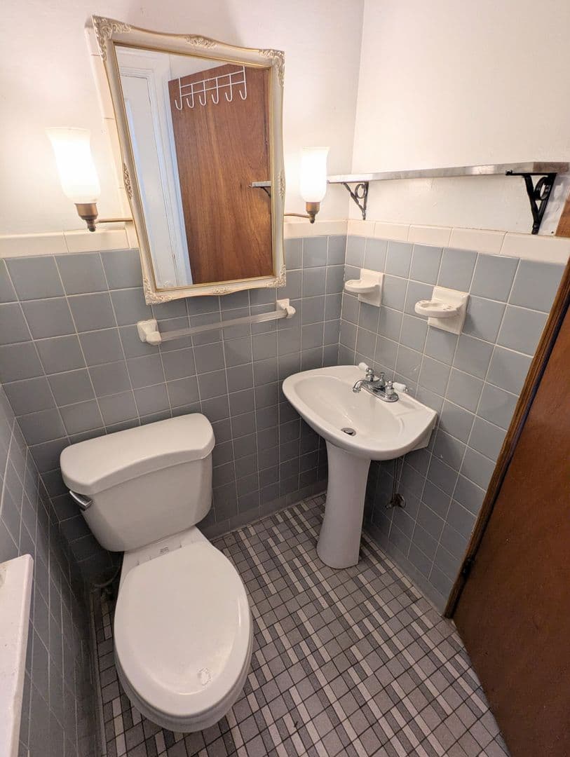 Pittsburgh House: 303 Labelle St
