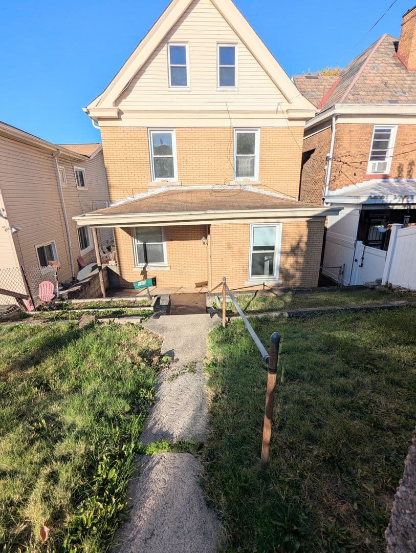 Pittsburgh House: 303 Labelle St