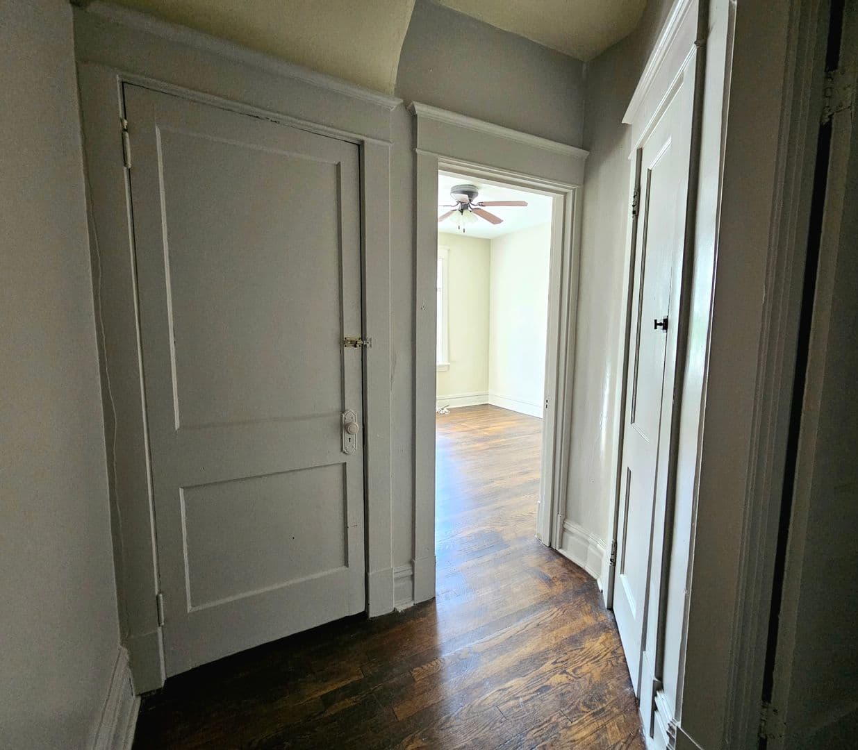 Pittsburgh Apartment: 1300 Kelton Ave.