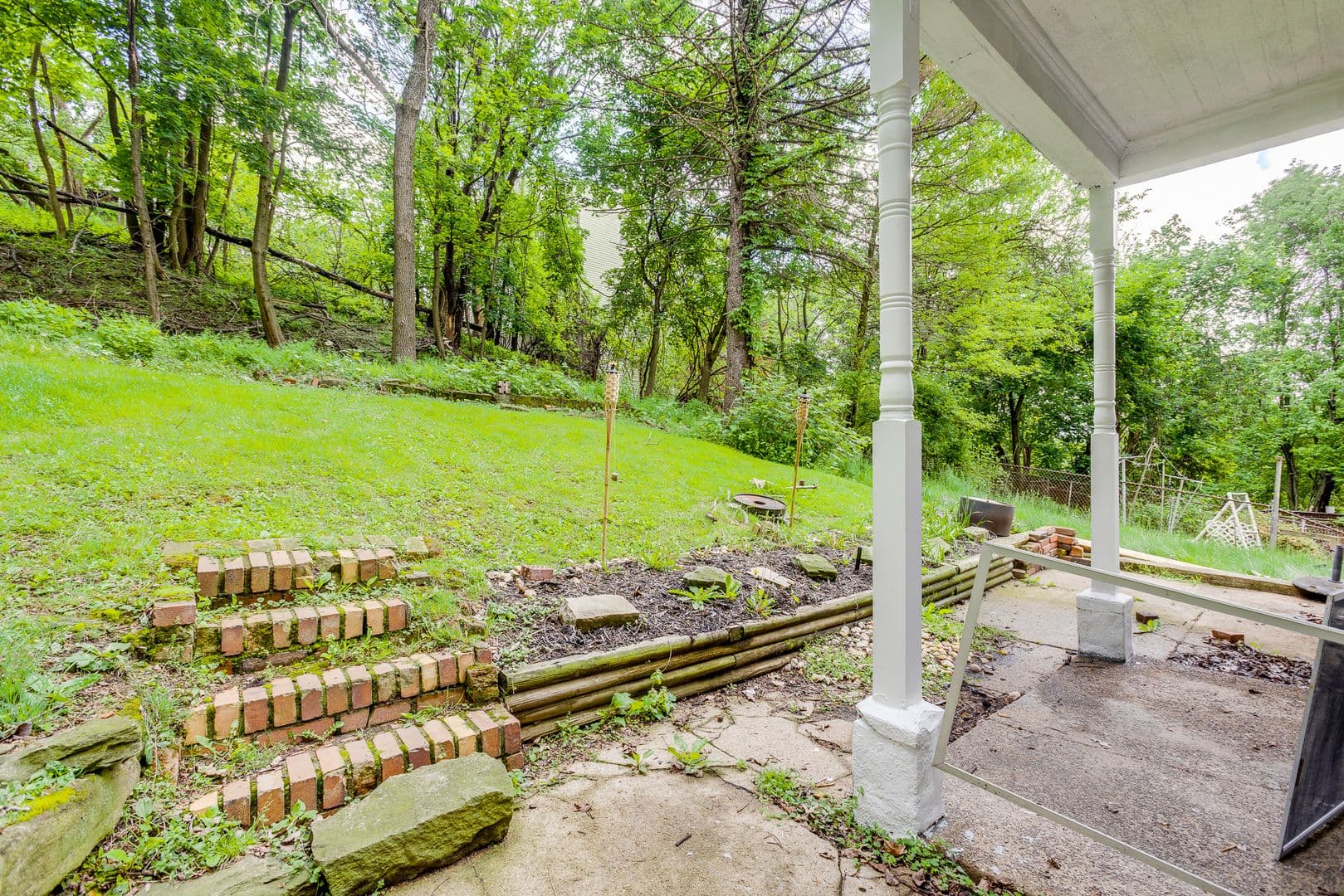 Pittsburgh House: 213 W. Burgess Street