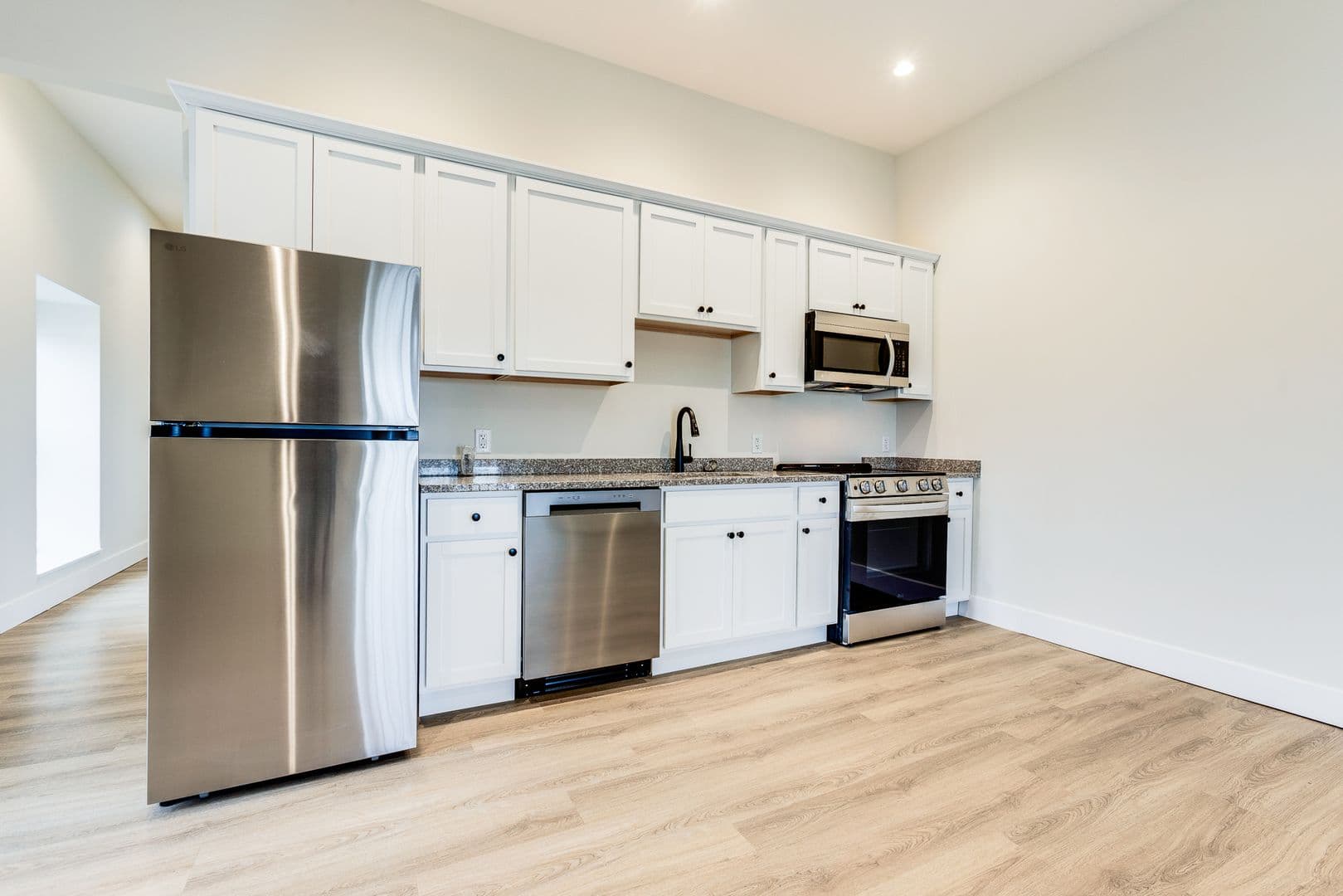 Coraopolis Apartment: 200 Grant Dr.