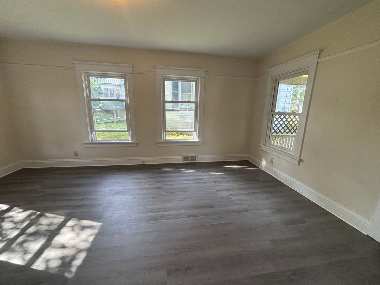Grove City House: 114 W Washington Blvd.