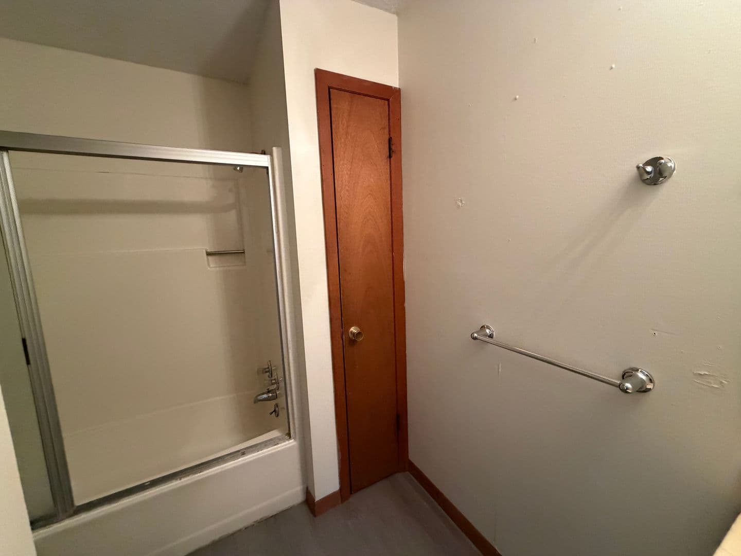 Sandy Lake Apartment: 3334-3338 N Main Street