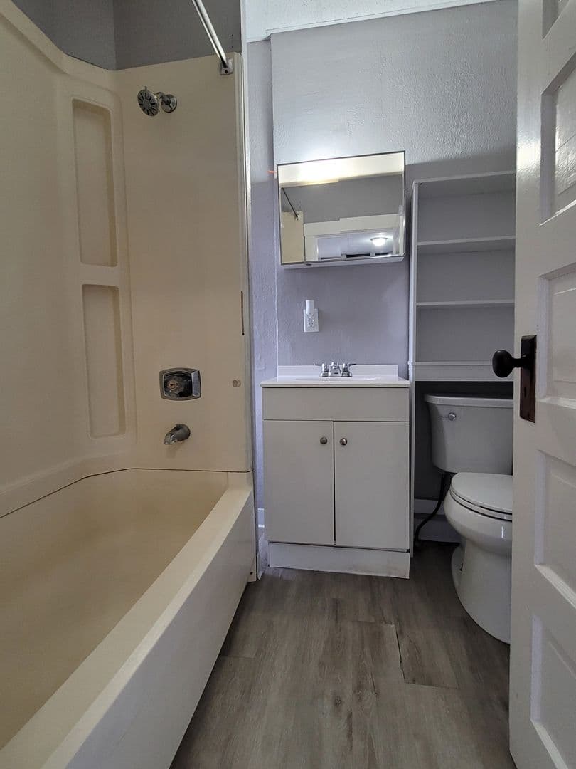 Washington Apartment: 395 Donnan Avenue
