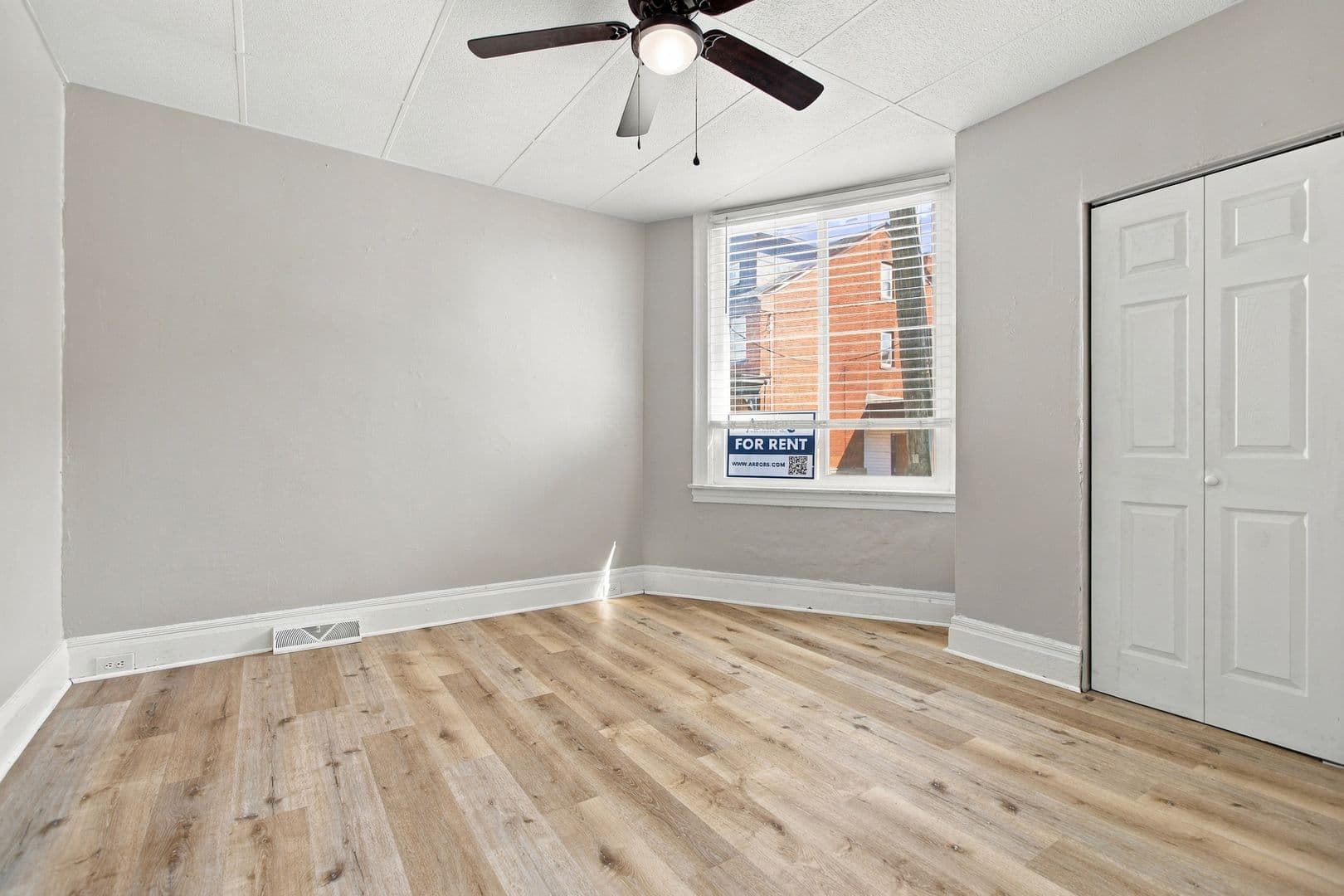 Pittsburgh Apartment: 4807-4811 Yew Street