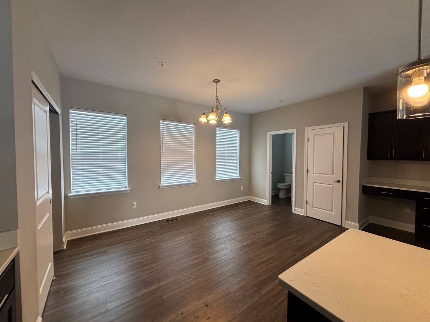 Washington Townhome: 72 Hawthorne Drive