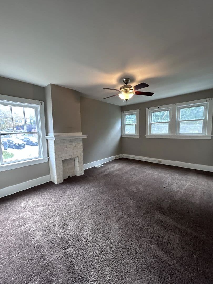 Pittsburgh House: 100 W. Burgess Street