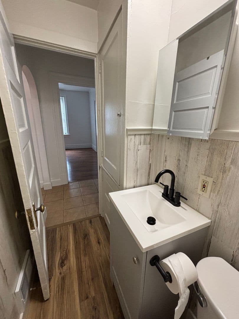 Pittsburgh Apartment: 2 Shady Dr W