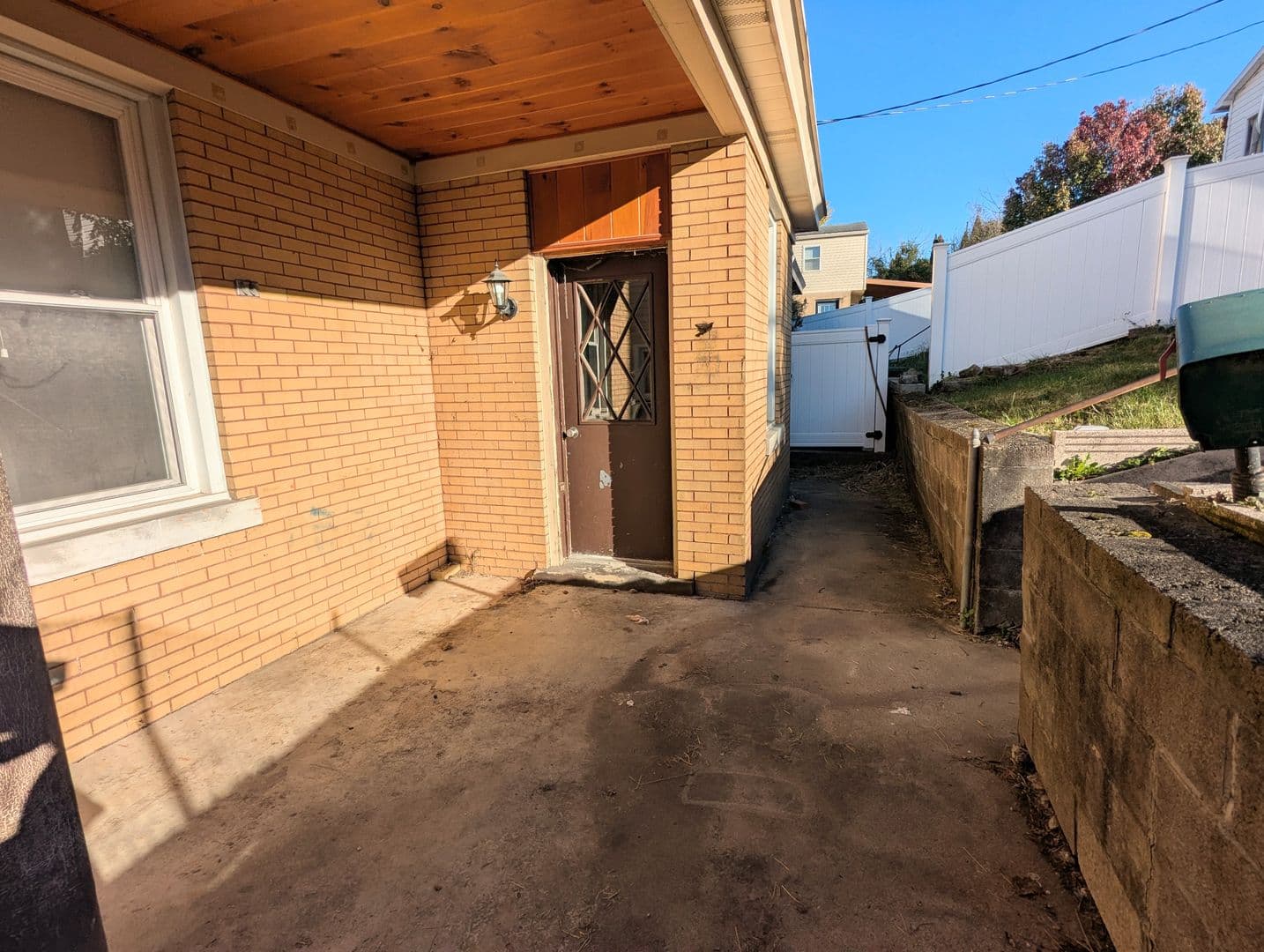 Pittsburgh House: 303 Labelle St