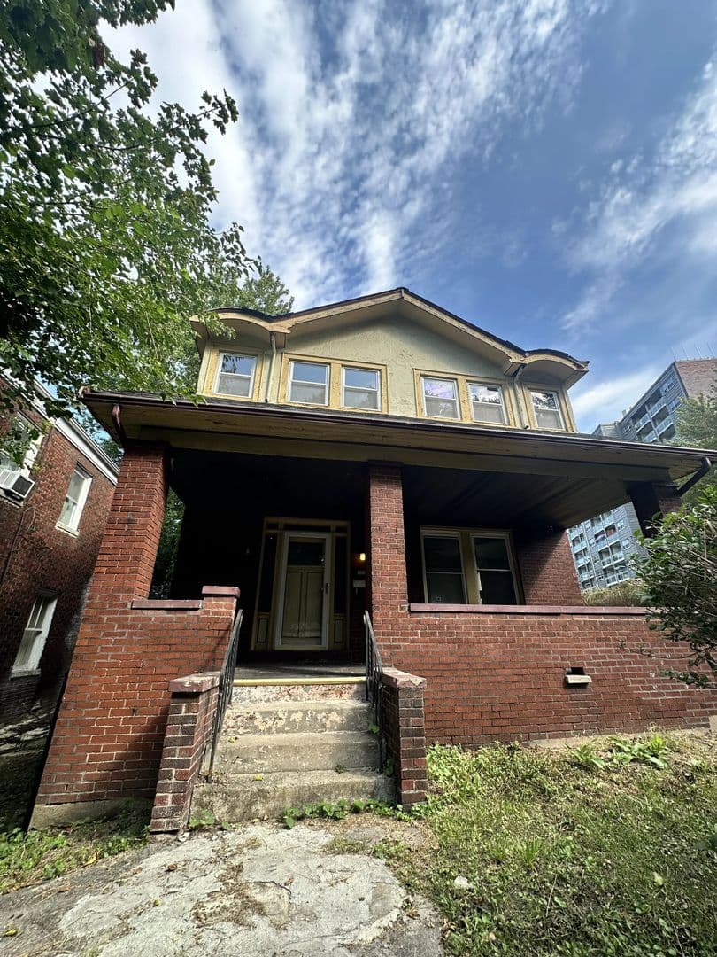 Pittsburgh House: 100 W. Burgess Street