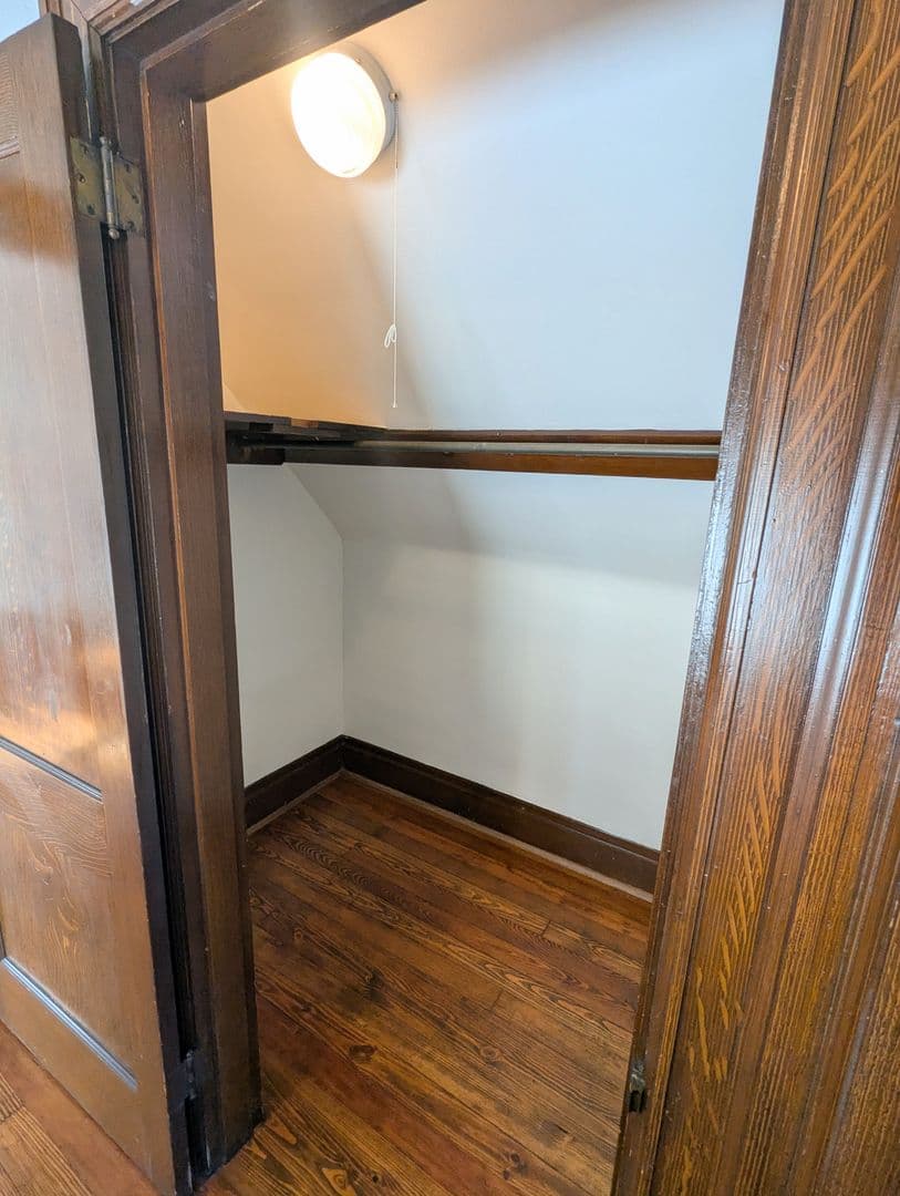 Pittsburgh House: 303 Labelle St