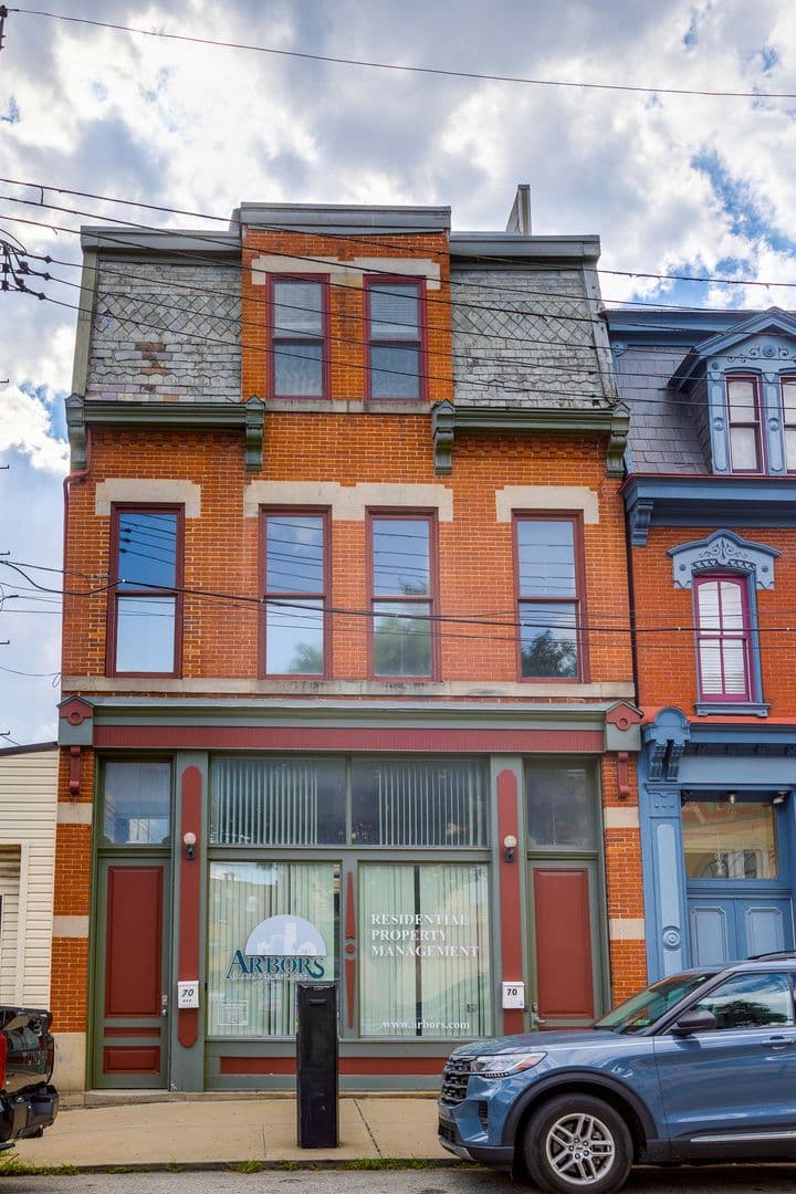 Pittsburgh Apartment: 70 S. 12th St
