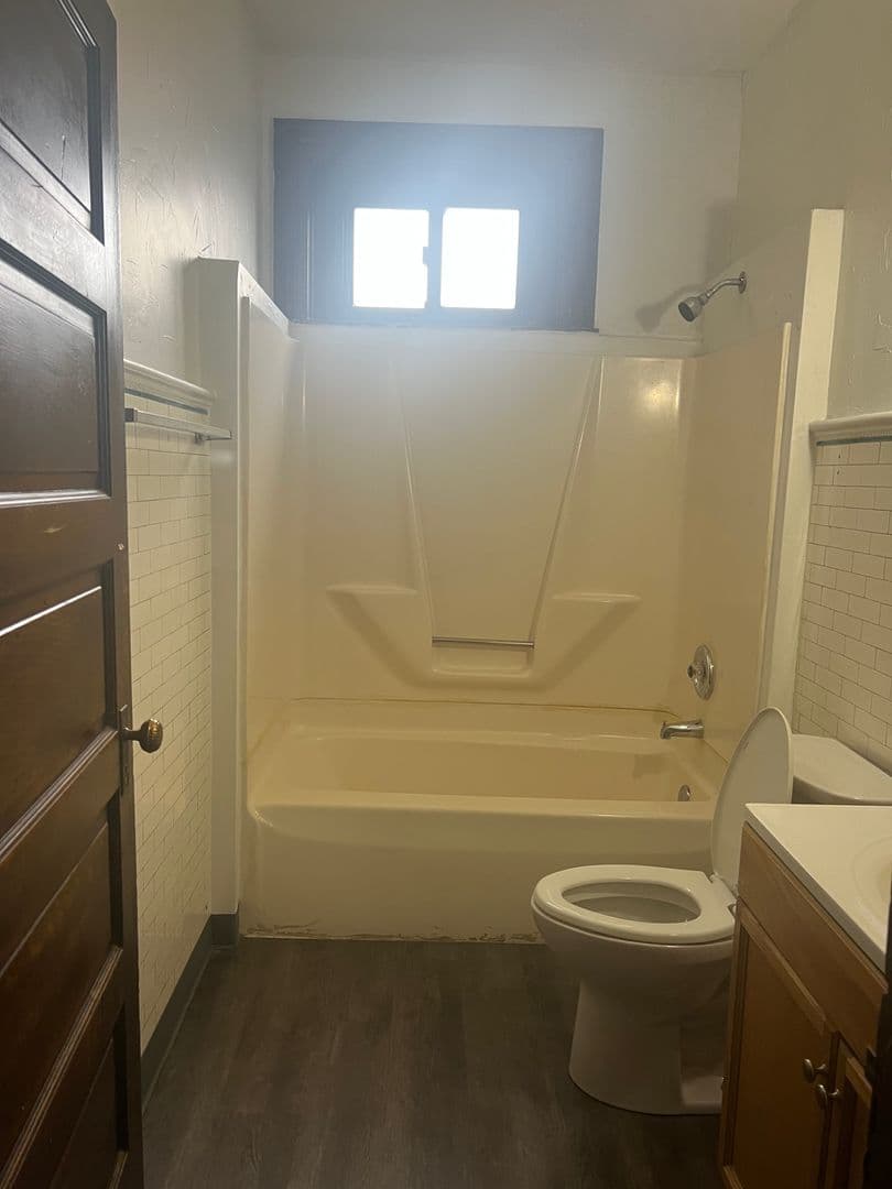 Pittsburgh Apartment: 1203 Reddour Street