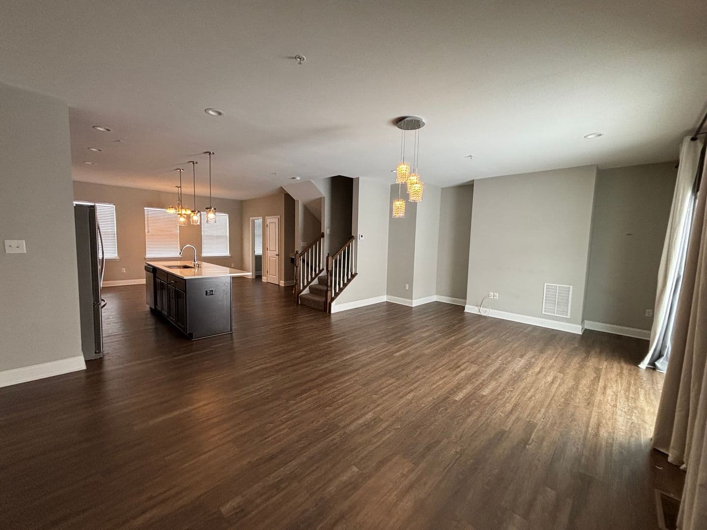 Washington Townhome: 72 Hawthorne Drive