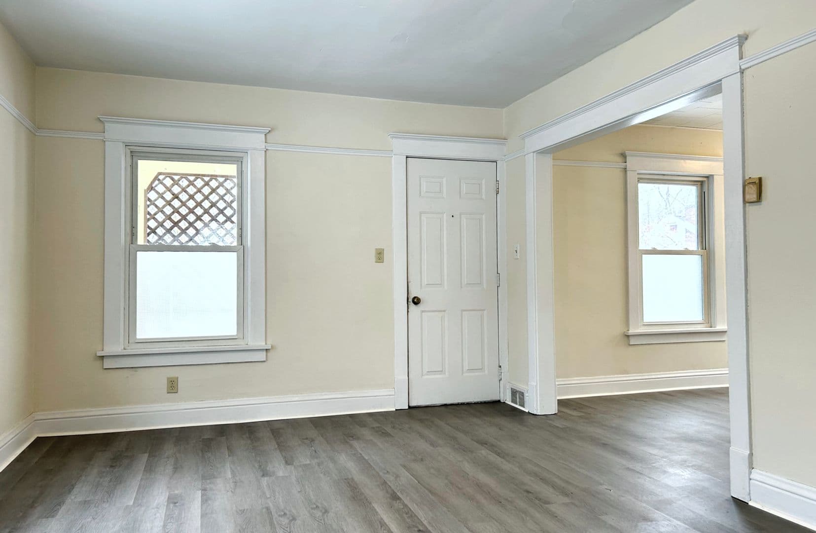 Grove City House: 114 W Washington Blvd.
