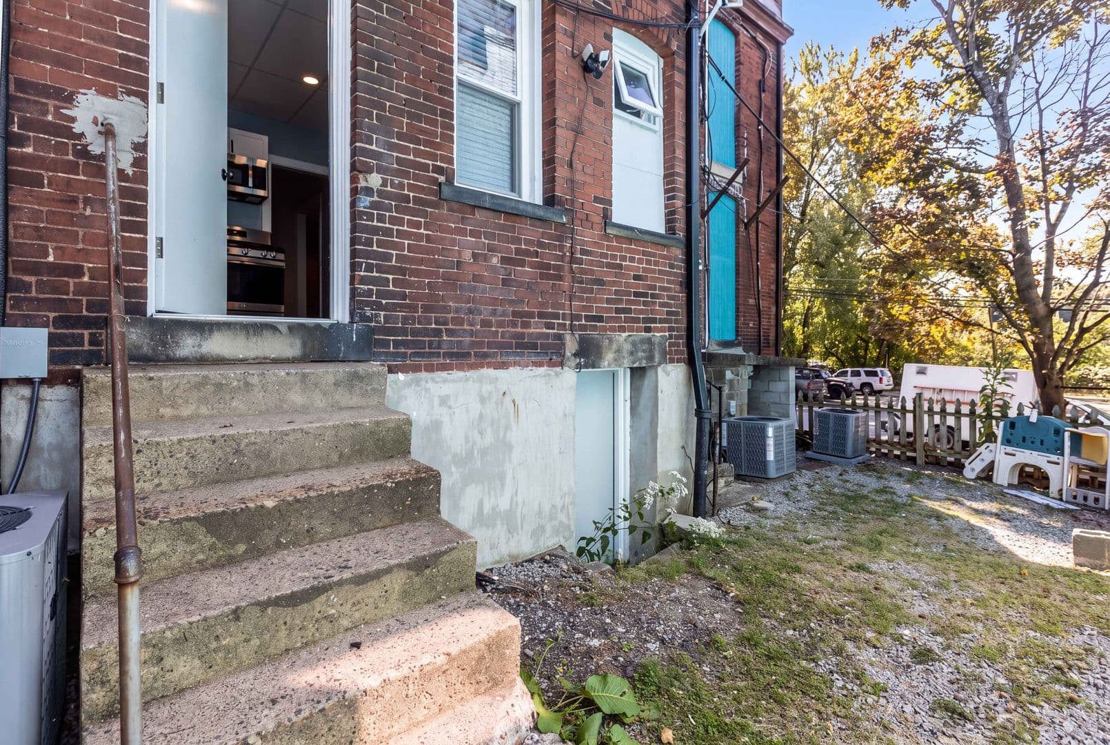 Pittsburgh Apartment: 4807-4811 Yew Street