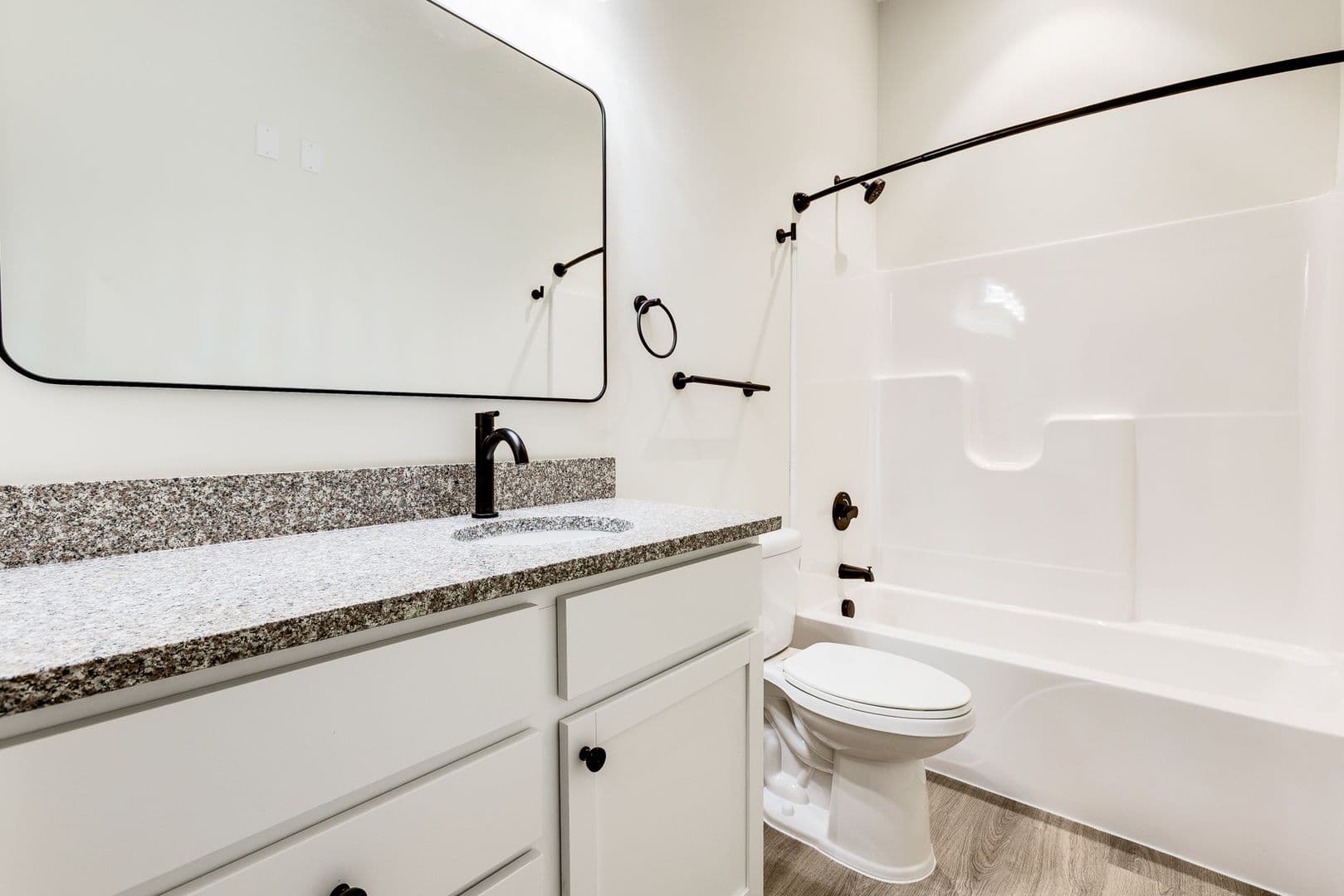 Coraopolis Apartment: 200 Grant Dr.