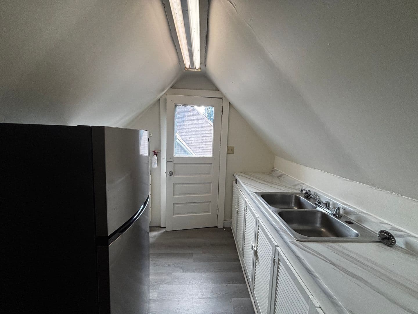 Grove City Apartment: 334 College Avenue