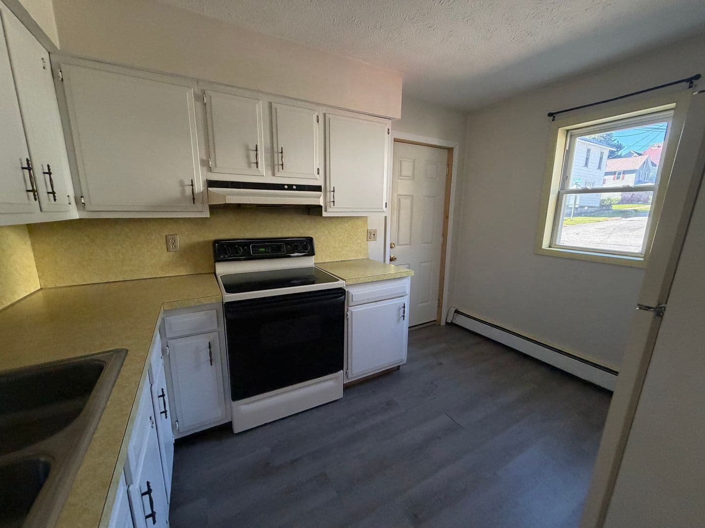 Sandy Lake Apartment: 3334-3338 N Main Street