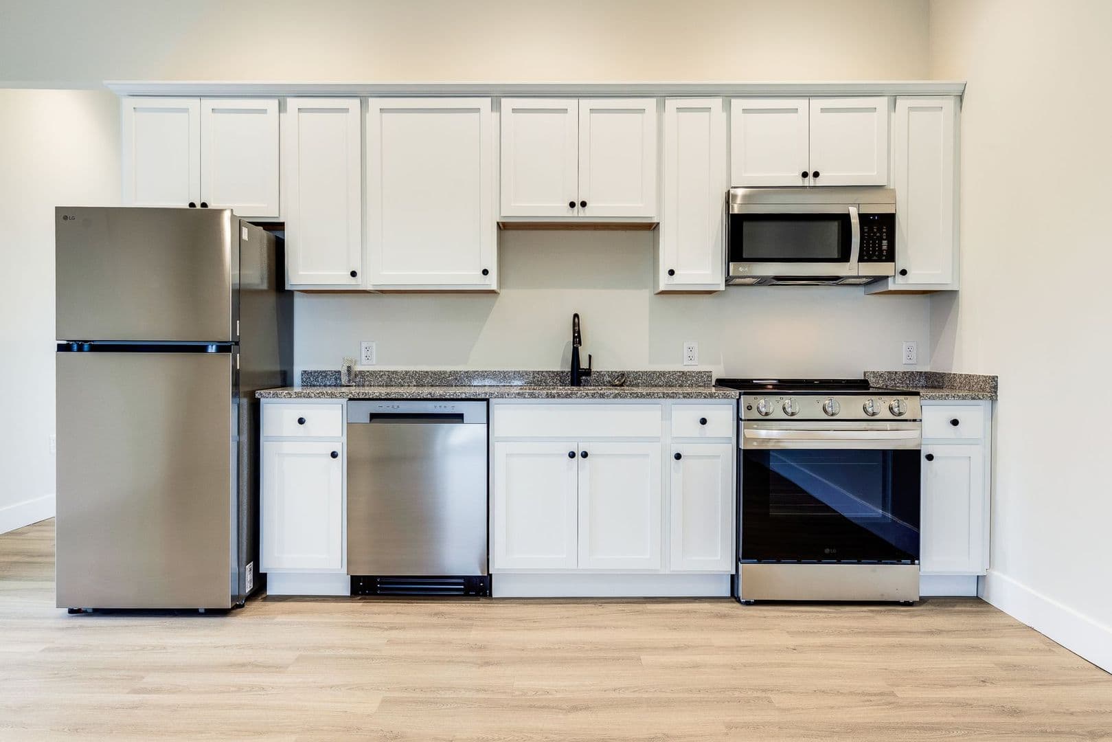 Coraopolis Apartment: 200 Grant Dr.