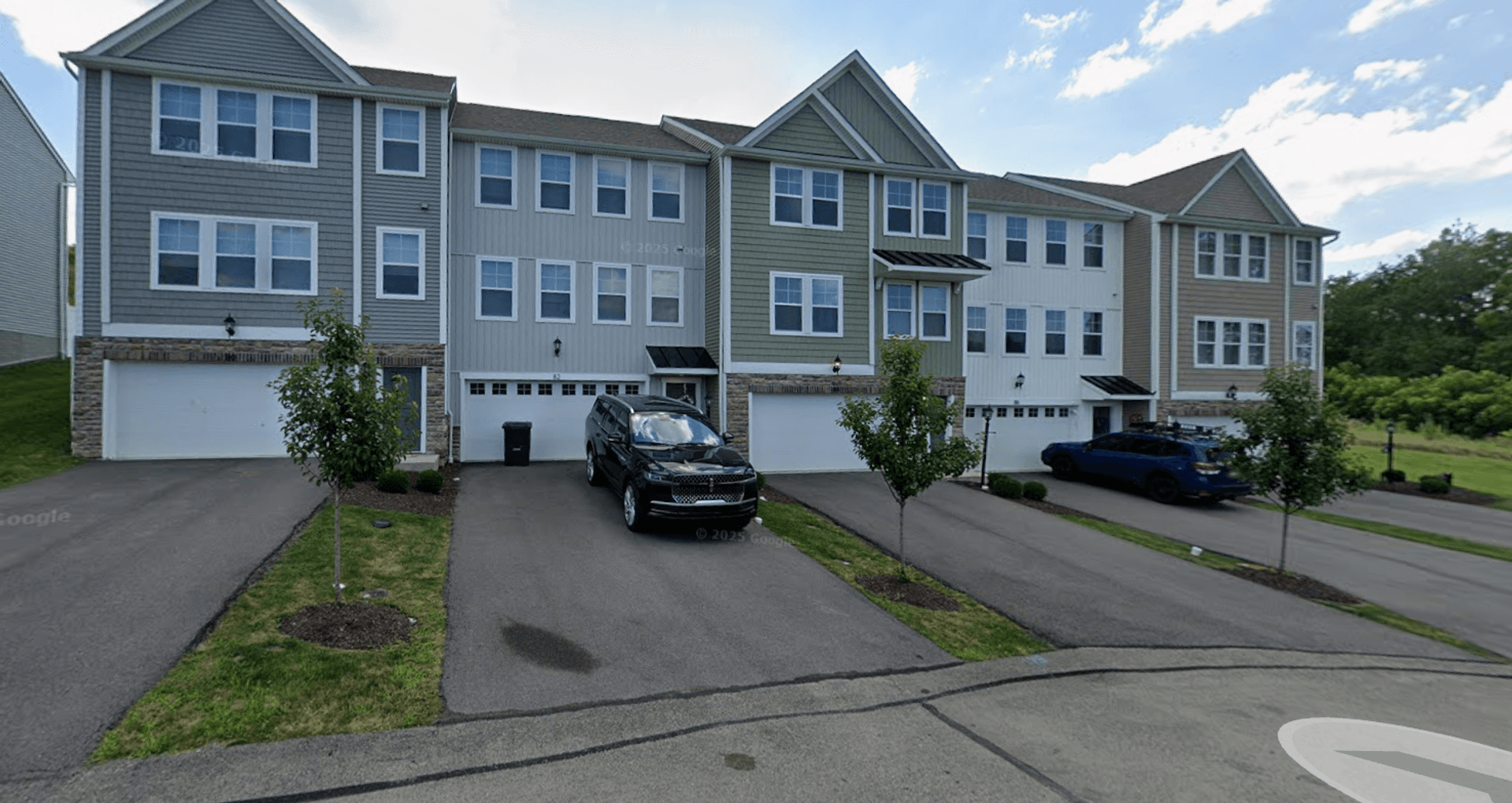 Washington Townhome: 72 Hawthorne Drive