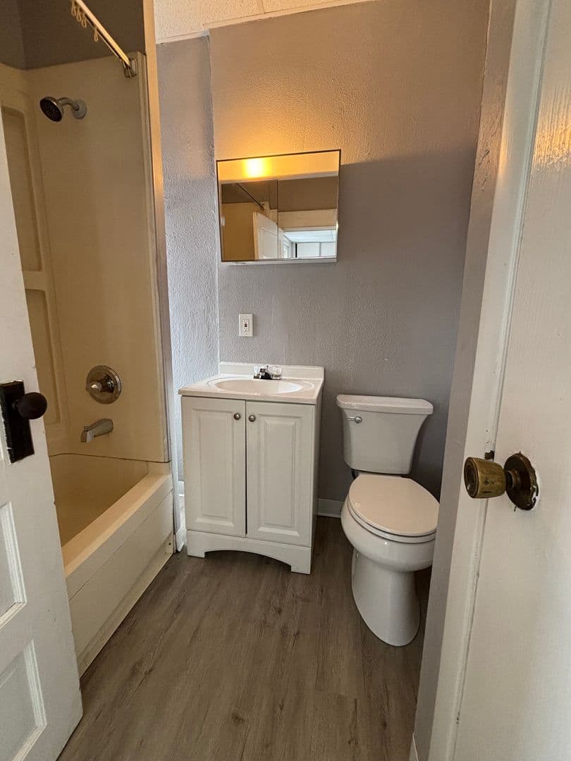 Washington Apartment: 395 Donnan Avenue