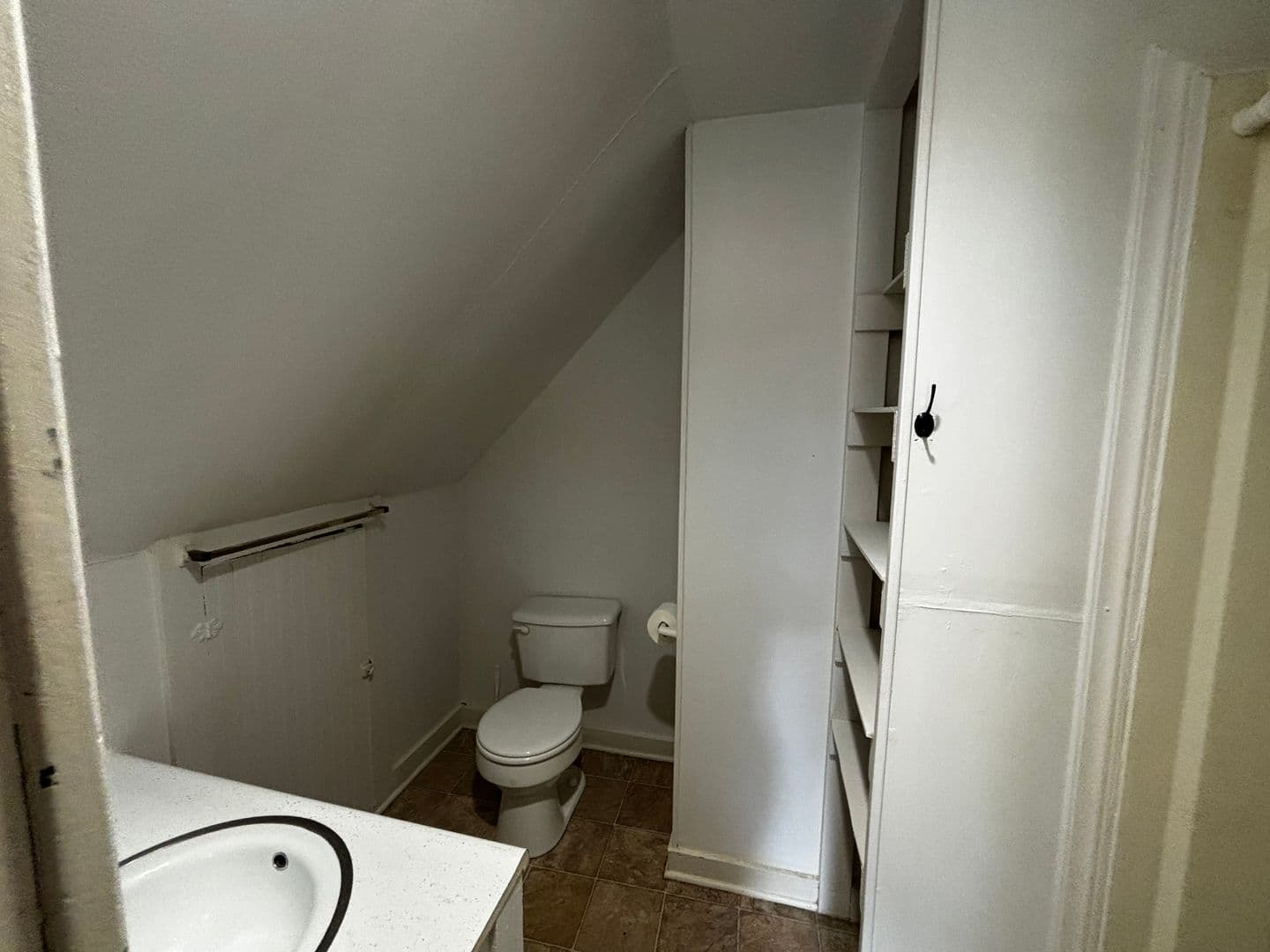 Grove City Apartment: 334 College Avenue