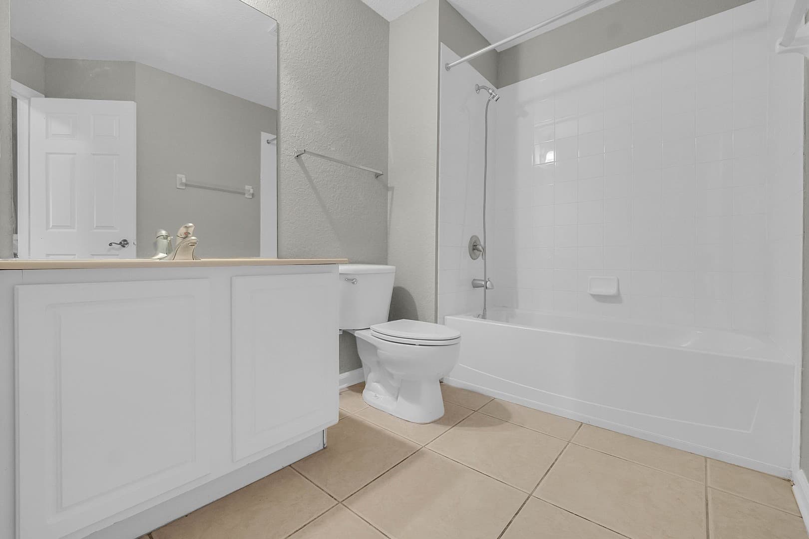 Orlando Apartment: 6302 Daysbrook Dr Unit 102